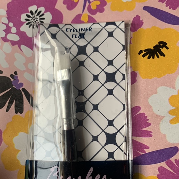 Brushes - Picture 5 of 5